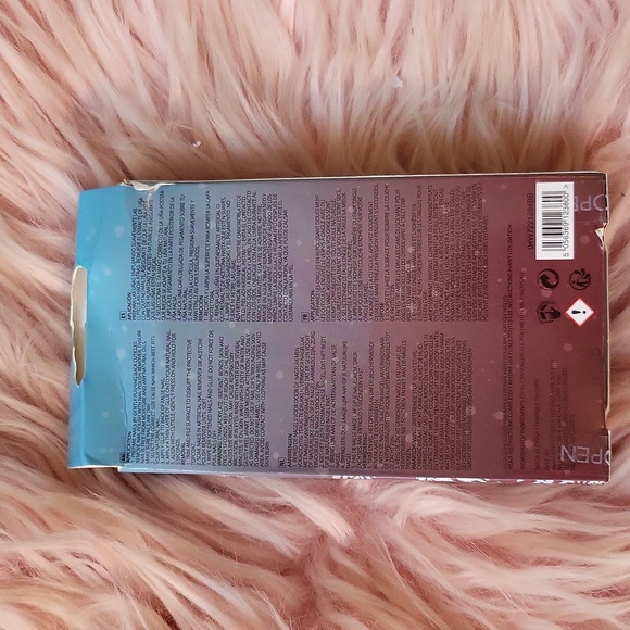 Brand New HOLIDAY INSPIRED W7 GLAMOROUS FALSE NAILS - Picture 2 of 3